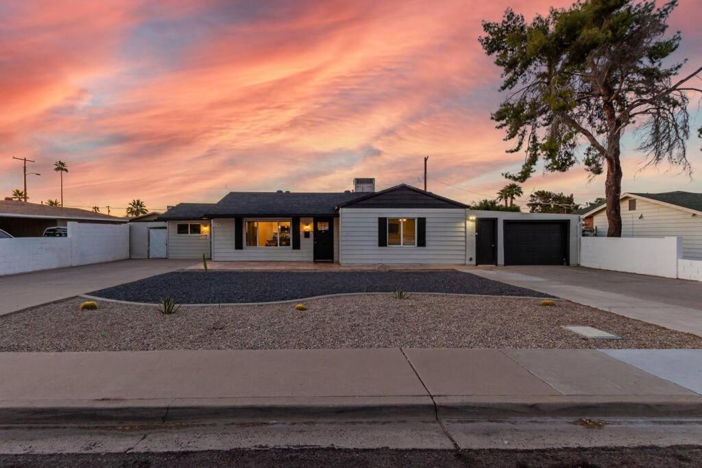 New Midtown Modern Studio With Backyard Phoenix Buitenkant foto