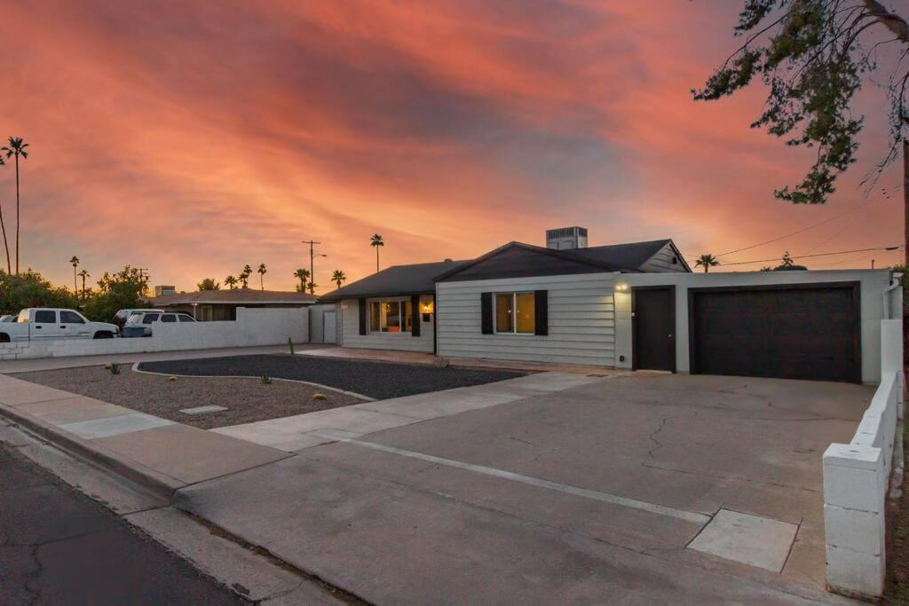 New Midtown Modern Studio With Backyard Phoenix Buitenkant foto